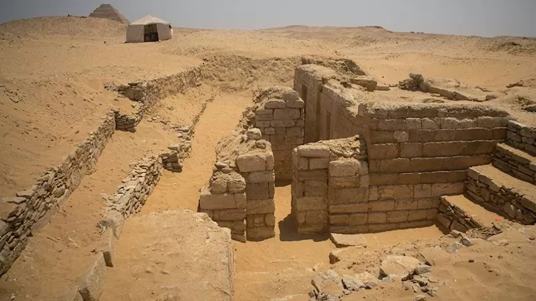 كشف أثري جديد في سقارة.. مقبرة لكبار موظفي الدولة من الأسرة الخامسة